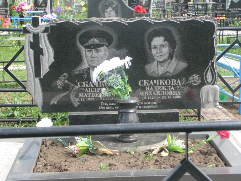 Памятник 042